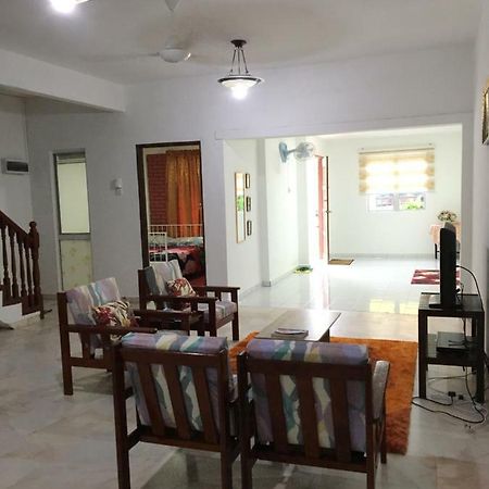 Rb Double Storey Bandar Tasik Selatan Homestay Kuala Lumpur Exterior foto